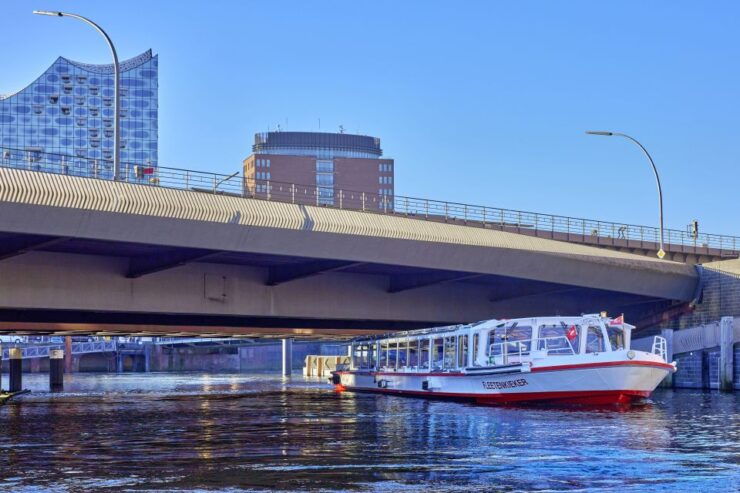 Hamburg: Sightseeing Cruise Through the City's Waterways - Experience Highlights