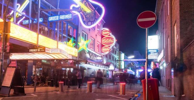 Hamburg: Sin & Sex Guided Tour of Reeperbahn - Important Information