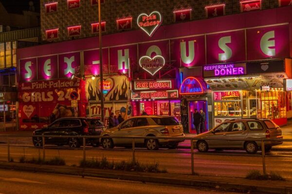 Hamburg: Sin & Sex Guided Tour of Reeperbahn - What to Expect