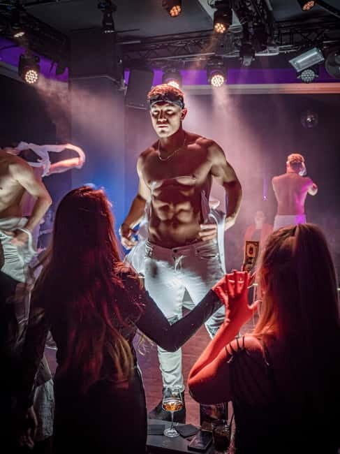 Hamburg: SIXX PAXX Men´s Perfoming Arts Show - Good To Know