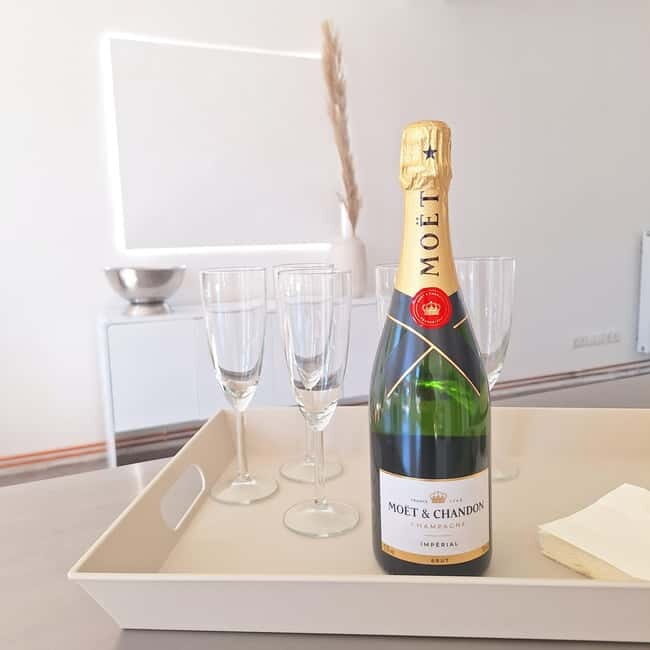 Hamburg: Soap art workshop with champagne - An Authentic, Creative Experience in Hamburg