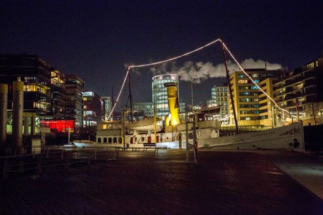 Hamburg: Speicherstadt and HafenCity 2-Hour Tour - Exploring the Modern HafenCity