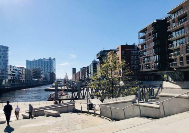 Hamburg: Speicherstadt and HafenCity Guided Walking Tour - Tour Experience