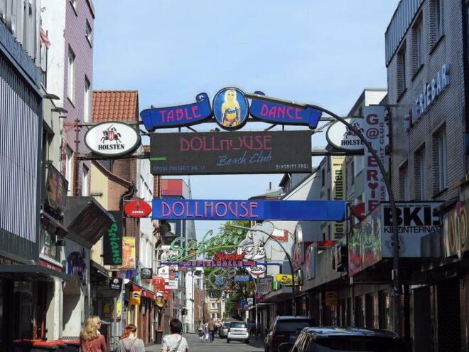 Hamburg: St. Pauli Crime Mystery Tour - Experience Highlights