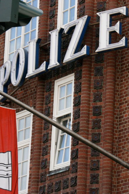 Hamburg St. Pauli - Guided Walk for School Groups - Tour Guide and Language Options