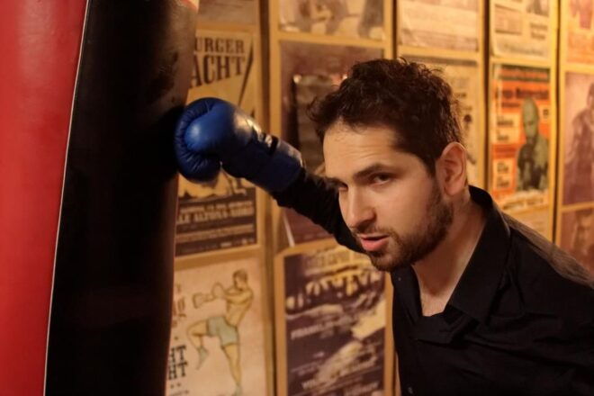 Hamburg: St. Pauli Red Light District Tour - Select Participants and Date