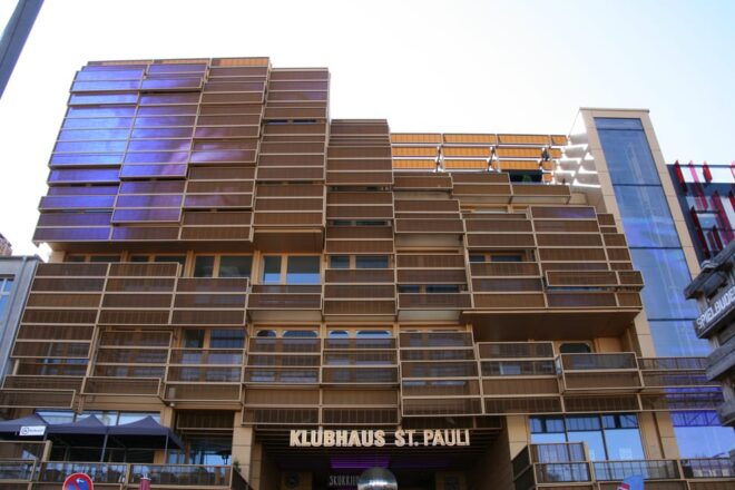 Hamburg: St. Pauli Walking Tour With Live Music - Accessibility and Meeting Point