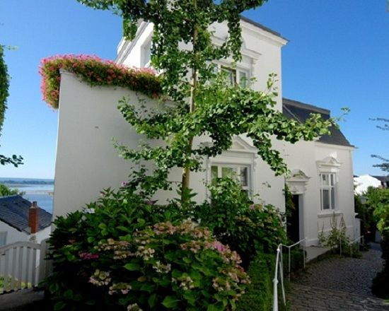 Hamburg: Tour of Blankenese on the Banks of the Elbe - Common Questions