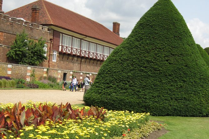 Hampton Court Palace 3hr Tour: Henry VIIIs & William IIIs Intriguing Palaces - The Sum Up