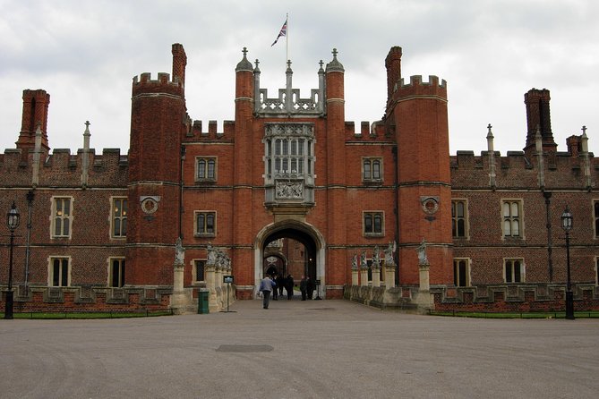 Hampton Court Palace Private Tour by Train - Overview of Hampton Court Palace