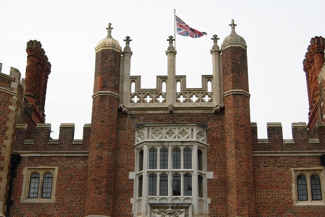 Hampton Court Palace Private Tour by Train - Exploring the Gardens and Courtyards