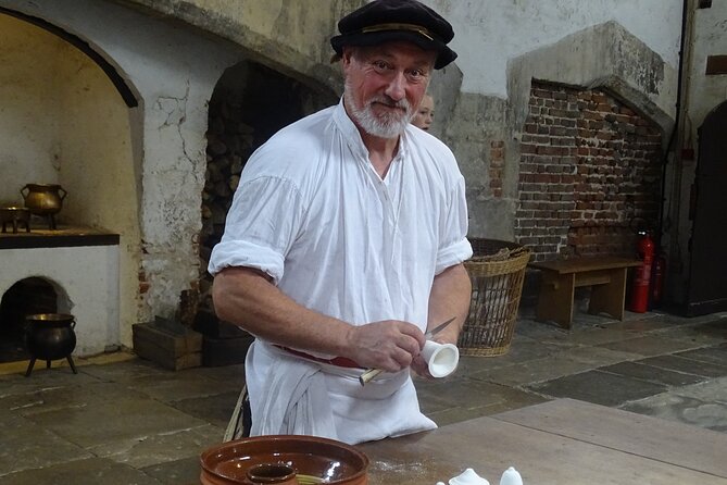 Hampton Court Palace Private Tour - Discovering the Excesses of Henry VIII - Exploring the Royal Apartments