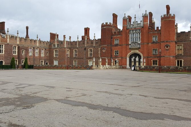 Hampton Court Palace Private Tour With Skip the Line Entry - Tour Highlights