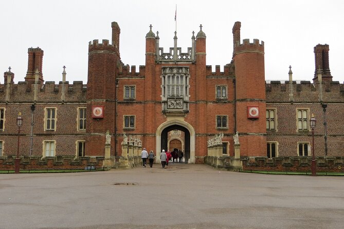 Hampton Court Palace Private Tour With Skip the Line Entry - Palace History