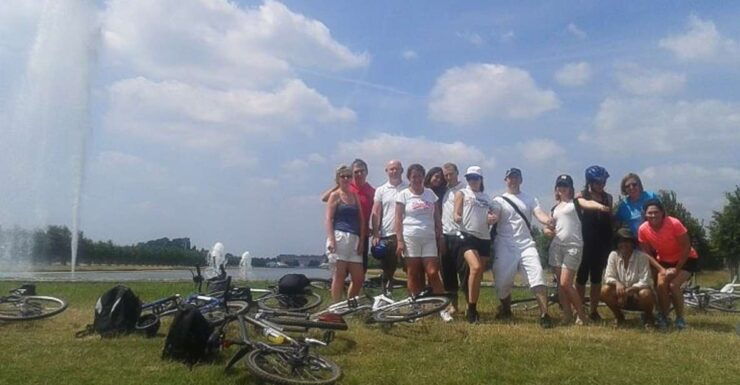 Hampton Court Palace: River Thames Bike Tour - Activity Details