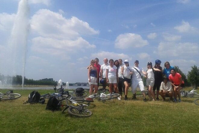 Hampton Court Palace: River Thames Bike Tour - Full Description