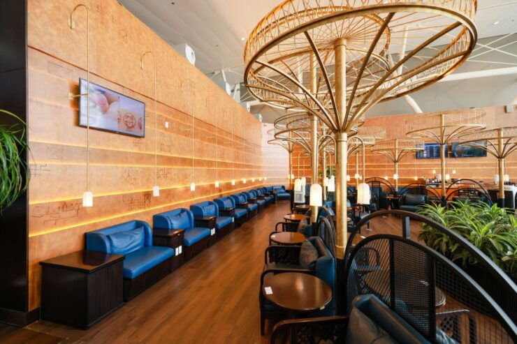 HAN Hanoi Airport: Song Hong Premium Lounge & Bar Terminal 2 - Lounge Services and Amenities