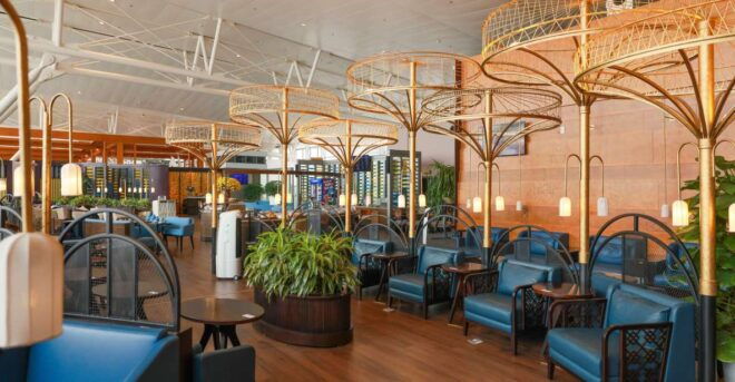 HAN Hanoi Airport: Song Hong Premium Lounge & Bar Terminal 2 - Dining and Beverage Options