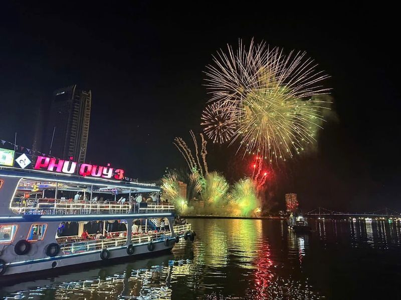 Han River by Night by Phu Quy Cruise in Da Nang - The quick take