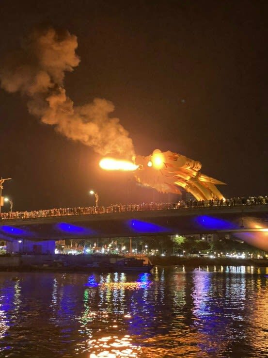 Han River by Night by Vinh Anh Cruise in Da Nang - Comfort and safety on a basic boat