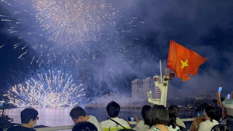 Han River Night Cruises By Tau Rong Song Han - Should you book Tau Rong Song Han?