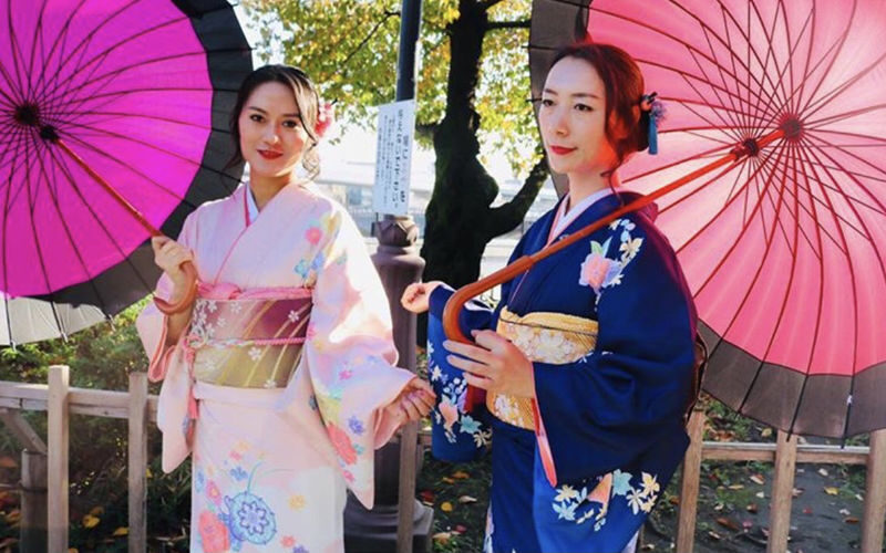 Hanaka Kimono Rental with Hairstyling in Asakusa - Getting dressed at HANAKA