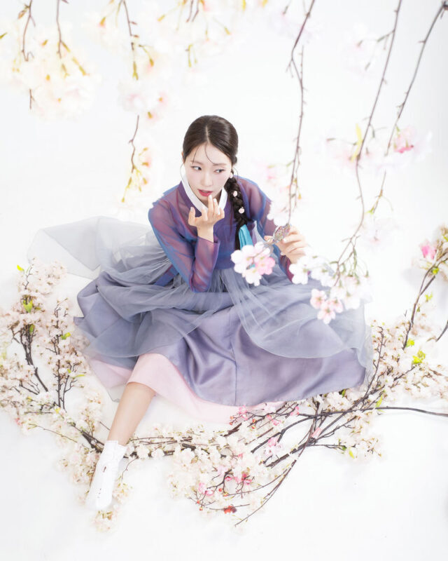 Hanbok Photo Shoot with K-Style Hair & Makeup near Changgyeonggung - At a glance