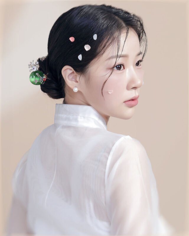 Hanbok Photo Shoot with K-Style Hair & Makeup near Changgyeonggung - What the price buys you