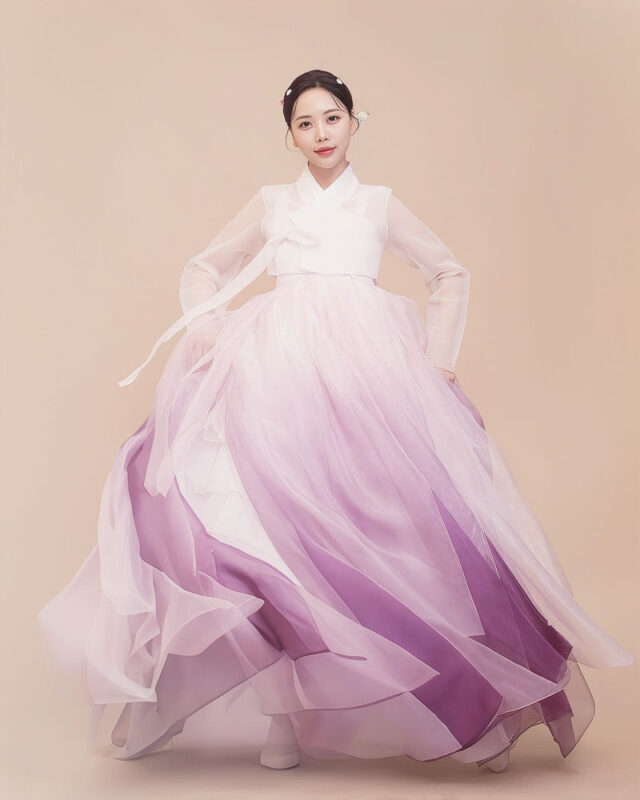 Hanbok Photo Shoot with K-Style Hair & Makeup near Changgyeonggung - Should you book Siena Studio?