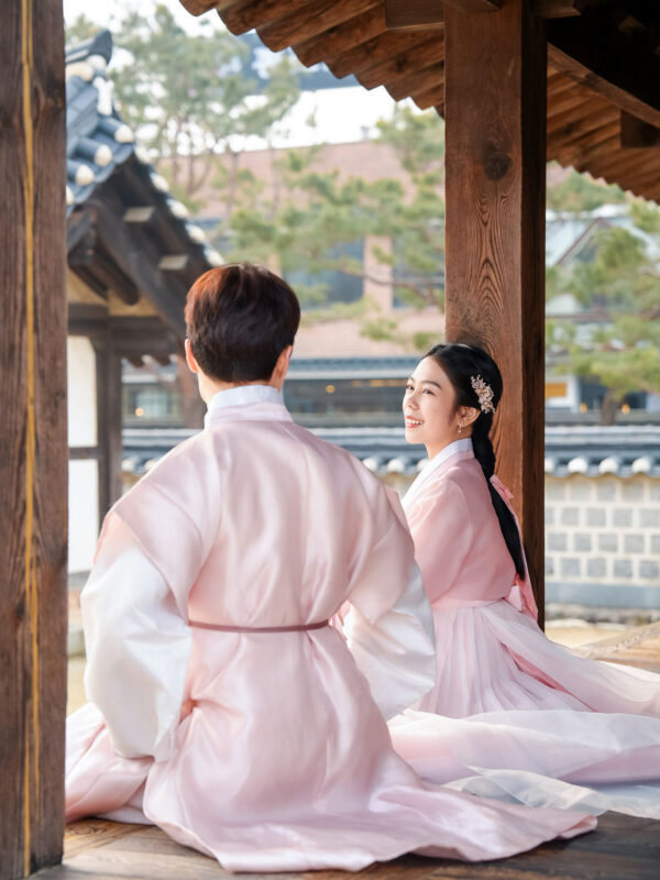Hanbok Rental with Hair in Jeonju Hanok village - Choosing among 500-plus styles