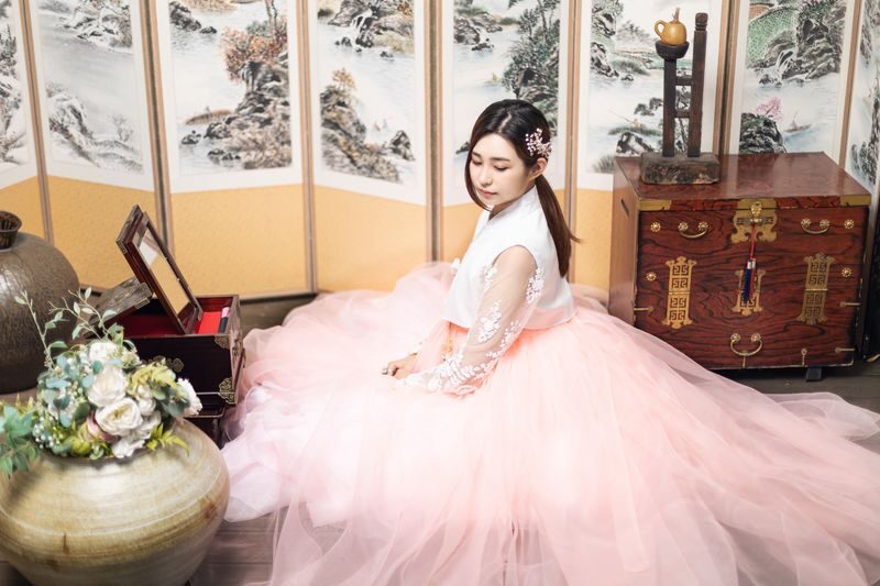 Hanbok Themed Photoshoot with Make-up by Hanbok That Day - Comparing the packages and their value
