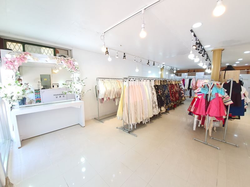 Hanboknam Hanbok Rental Service (Korean Folk Village Branch) - Start your village visit at Hanboknam