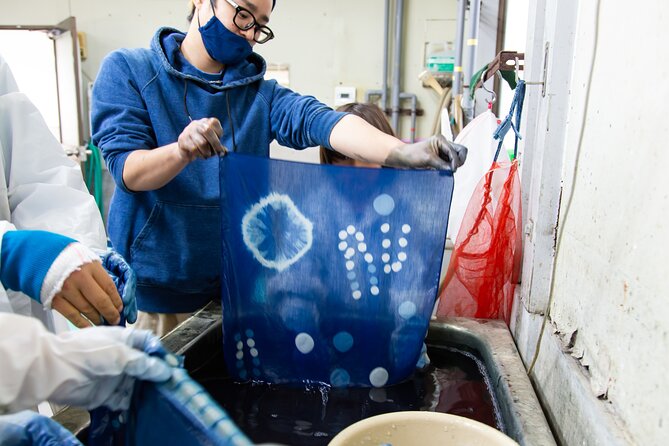 Hand Towel or Handkerchief Indigo Dyeing Workshop in Sanuki - Dyeing Techniques
