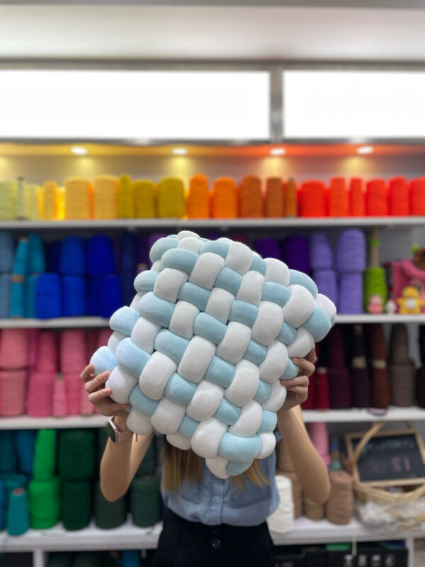Handknit Cloud Pillow Workshop - What the session is likely to feel like