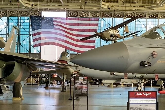 Hangar Guided Tour - Flight Simulator and Documentary Experience