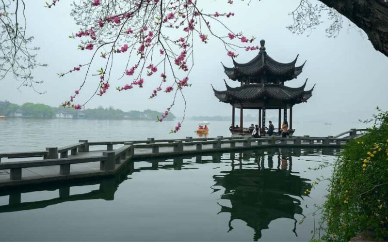 Hangzhou Highlights: West Lake, Silk Culture & Art Workshop - Xiaohezhijie Historic Street: A Riverside Farewell