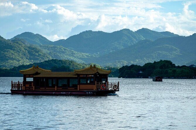 Hangzhou Iconic Group Day Tour - West Lake Scenic Waterway