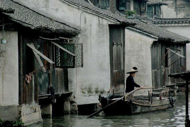 Hangzhou: Private Day Tour to Wuzhen Water Town - Activity Description