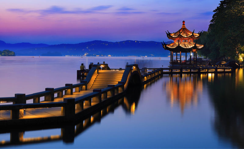 Hangzhou Private Guided Day Tour West Lake, Lingyin Temple - Guo Zhuang, Meijiawu and Yunqi Bamboo Path
