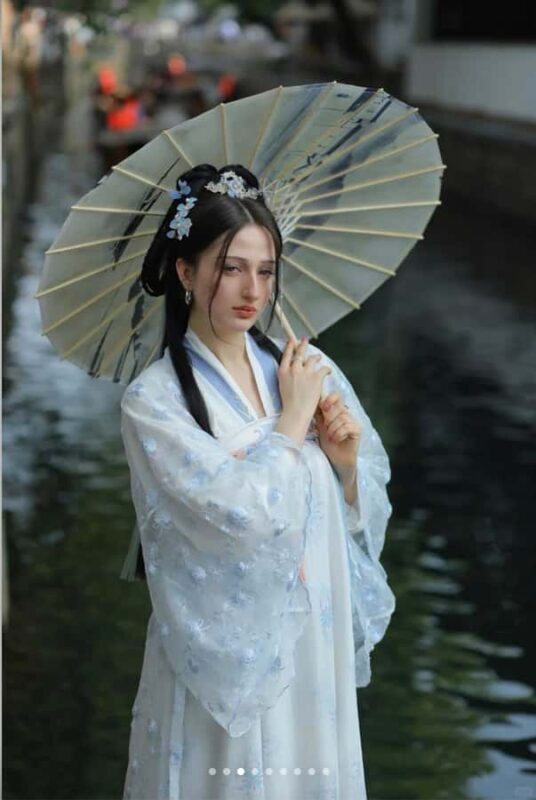 Hangzhou: Traditional Makeover & Photoshoot Experience - An In-Depth Look at the Experience