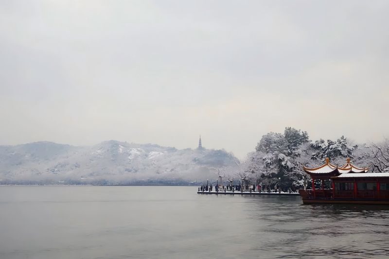 Hangzhou West Lake Boat Tour + Lingyin Temple/Song Dynasty City Day Trip (Departing from Shanghai/Hangzhou) - A full day built around West Lake