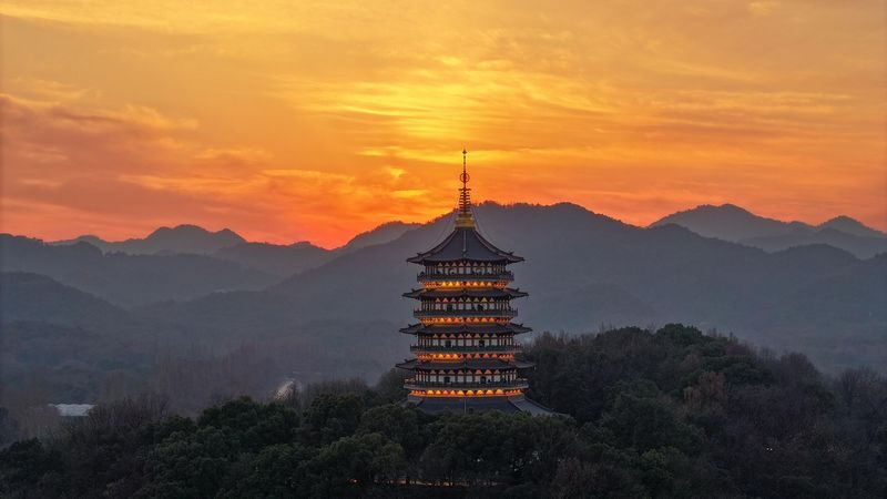 Hangzhou West Lake Boat Tour + Lingyin Temple/Song Dynasty City Day Trip (Departing from Shanghai/Hangzhou) - Lingyin Temple and Feilai Peak require extra walking