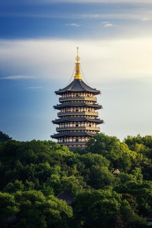 Hangzhou West Lake Boat Tour + Lingyin Temple/Song Dynasty City Day Trip (Departing from Shanghai/Hangzhou) - Song Dynasty City and the evening performance