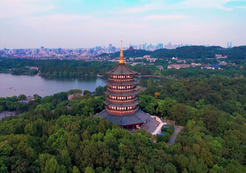 Hangzhou West Lake boat tour + Lingyin Temple + Tea art fan painting half-day/full-day tour - West Lake: a separate reason to choose the day tour