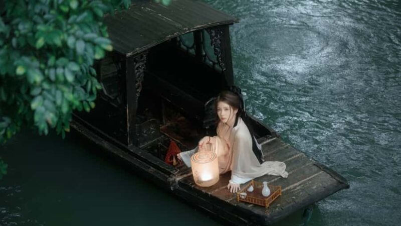 Hangzhou: West Lake Boat Tour Photoshoot - An inviting glimpse into Hangzhou’s most iconic scenery