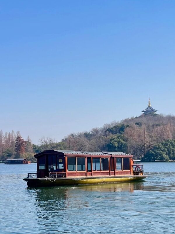 Hangzhou West Lake Cruise and Leifeng Pagoda Half-Day Experience - Before you book