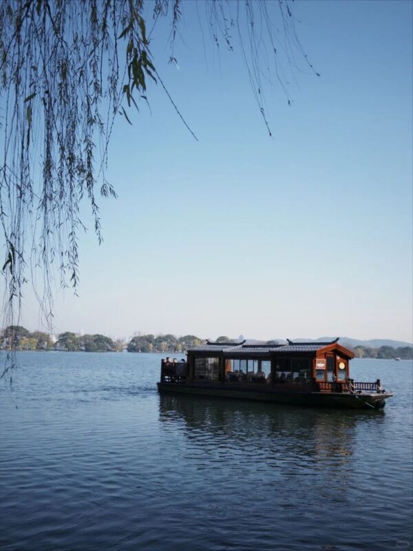 Hangzhou West Lake Cruise and Leifeng Pagoda Half-Day Experience - Should you book it?