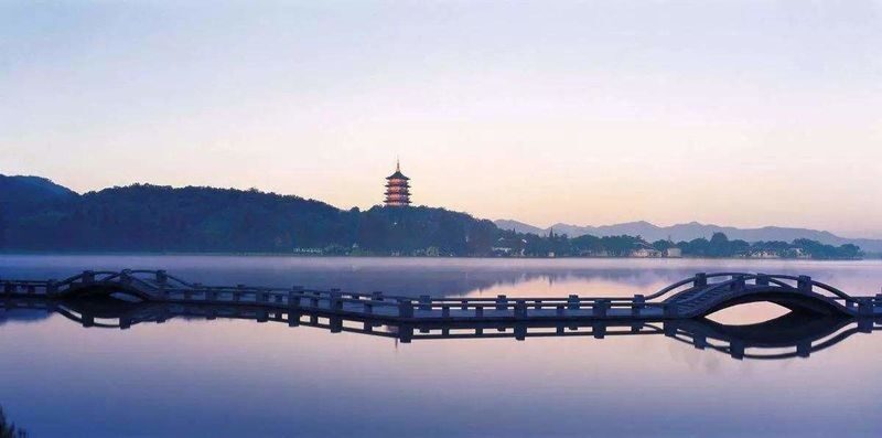 Hangzhou West Lake & Lingyin Temple Full-Day Historical Tour - Lingyin Temple and Feilai Peak bring the history