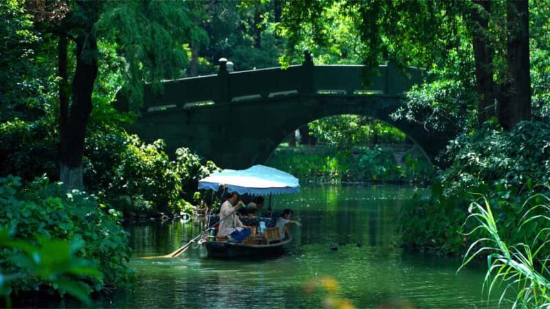 Hangzhou: West Lake Yuloh Boat with Local Guide - Practical Details and What to Expect