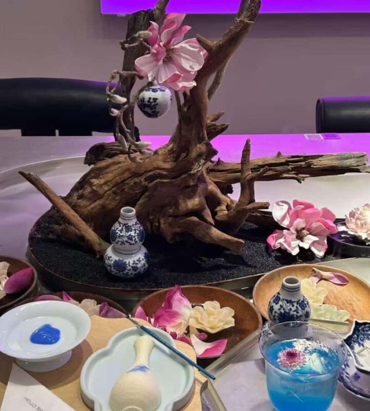 Hangzhou:Making a Blue and White Porcelain Themed Drink - Who Will Love This Tour?